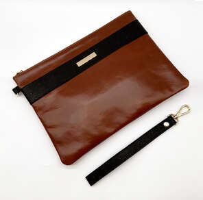 Karun Leather kahve rengi ve siyah deri, altın rengi aksesusarlı kişisellştirilebilir el çantası